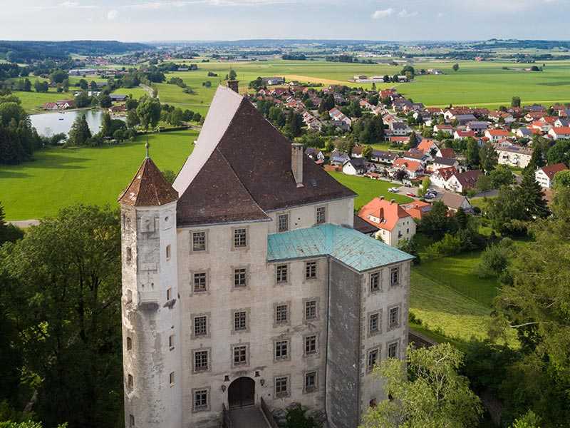 Hohe Schloss mit Schlossgraben