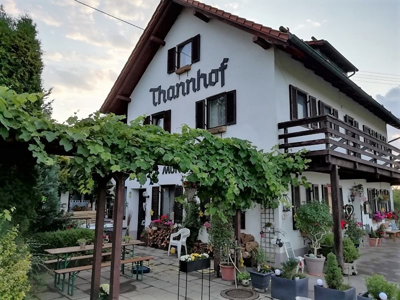 Brotzeitstüble im ehemaligen Thannhof